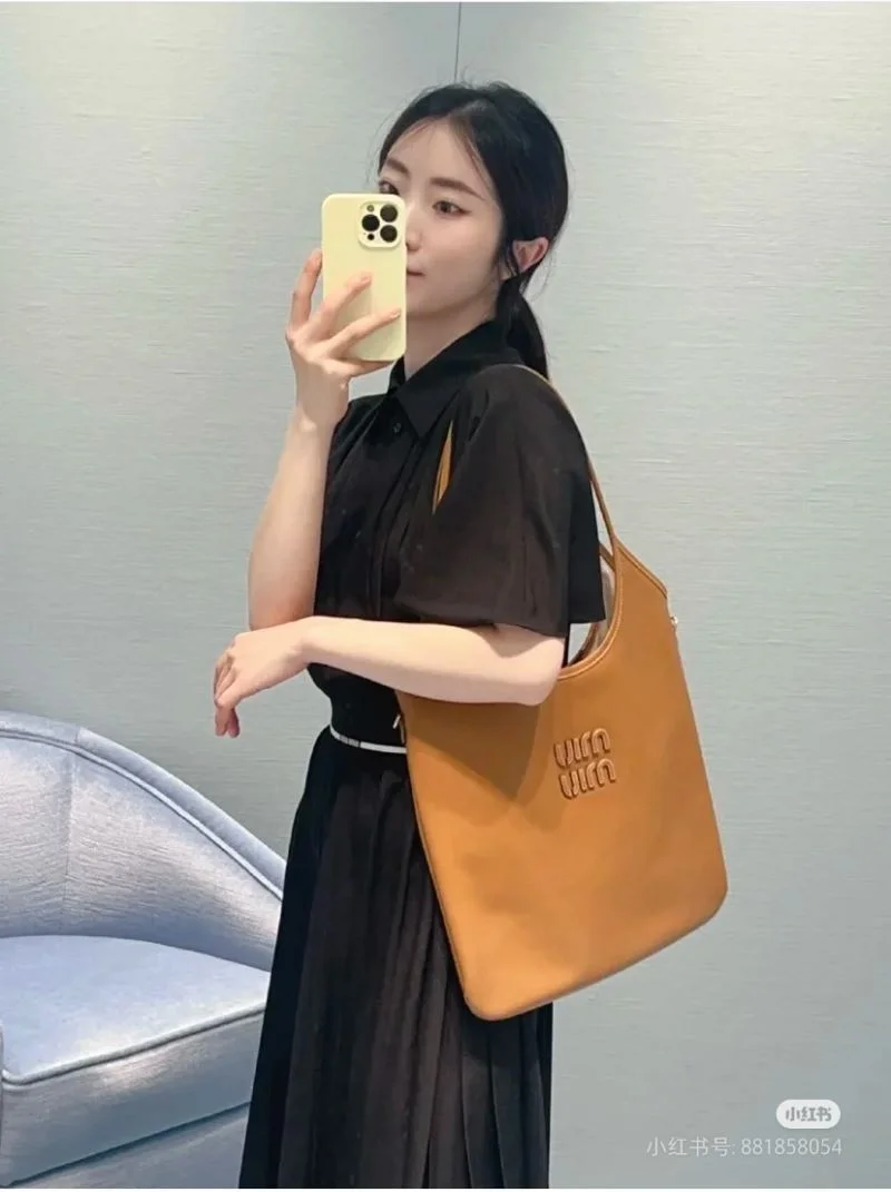 Miu Miu Shopping Bags Snug 49103