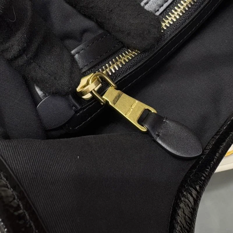 Minimalist Miu Miu Shopping Bags 43531