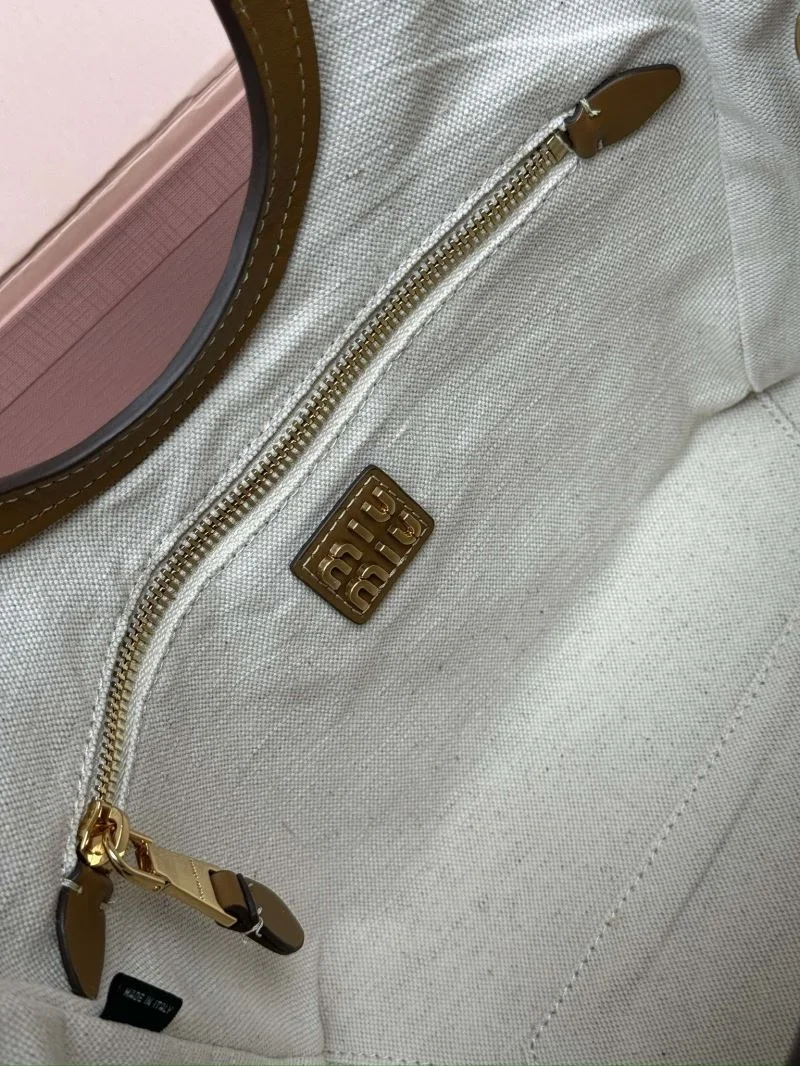 Comfortable Miu Miu Shopping Bags 56018