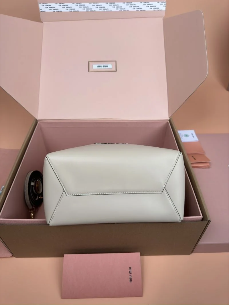 Miu Miu Shopping Bags Effortless 56005