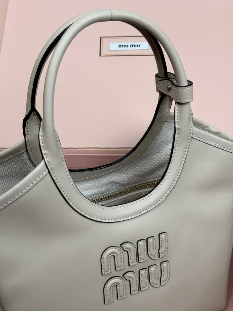 Miu Miu Shopping Bags Effortless 56005
