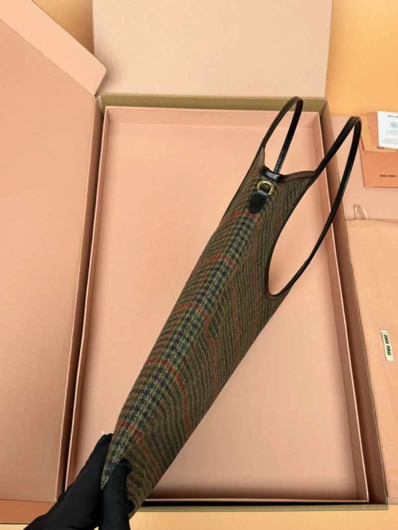 Supportive Miu Miu Shopping Bags 56017