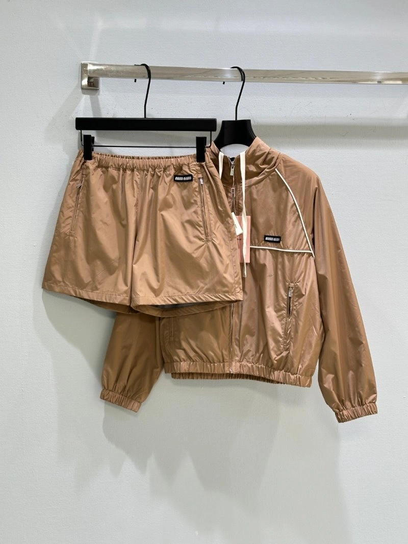 Miu Miu Short Pants Versatile 151136