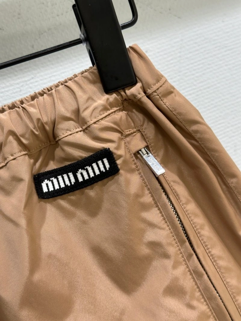 Miu Miu Short Pants Versatile 151136
