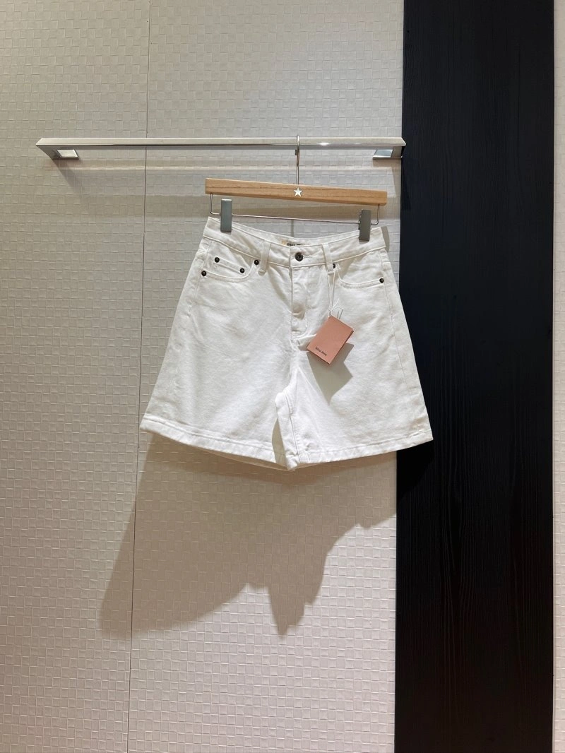 Miu Miu Short Pants ModernLook 148683