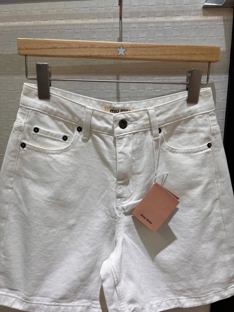 Miu Miu Short Pants ModernLook 148683