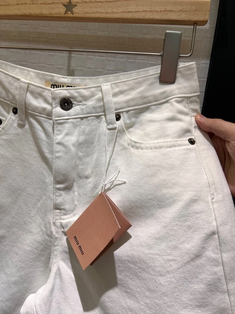 Miu Miu Short Pants ModernLook 148683