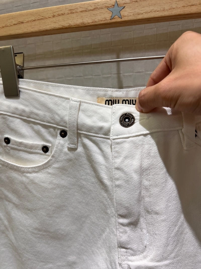 Miu Miu Short Pants ModernLook 148683