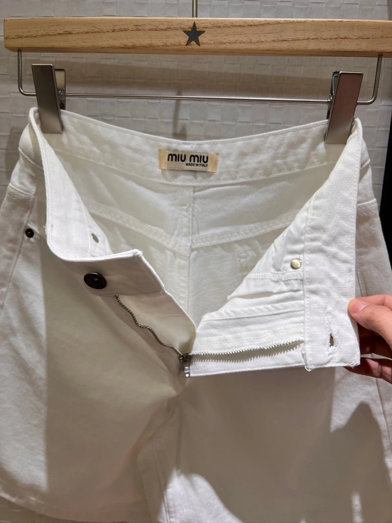 Miu Miu Short Pants ModernLook 148683