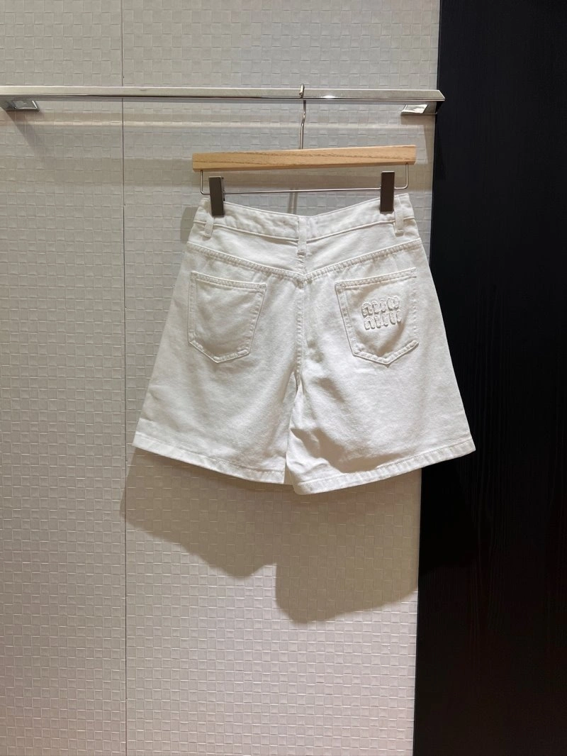 Miu Miu Short Pants ModernLook 148683