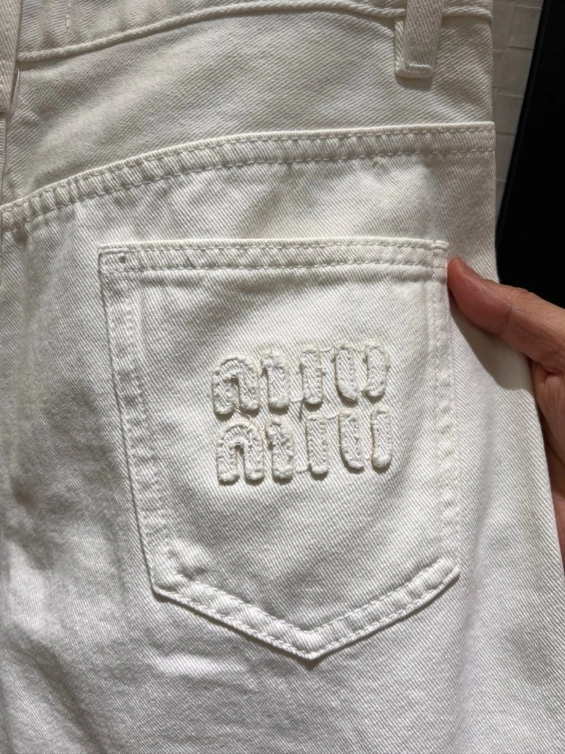 Miu Miu Short Pants ModernLook 148683