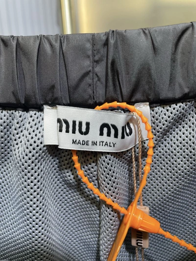 Trendsetting Miu Miu Short Pants 159096