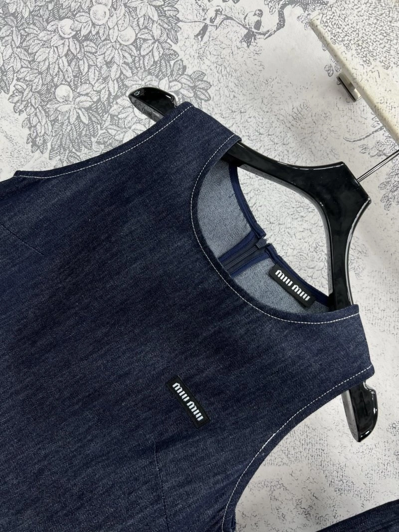 Sophisticated Miu Miu Short Suits 148661