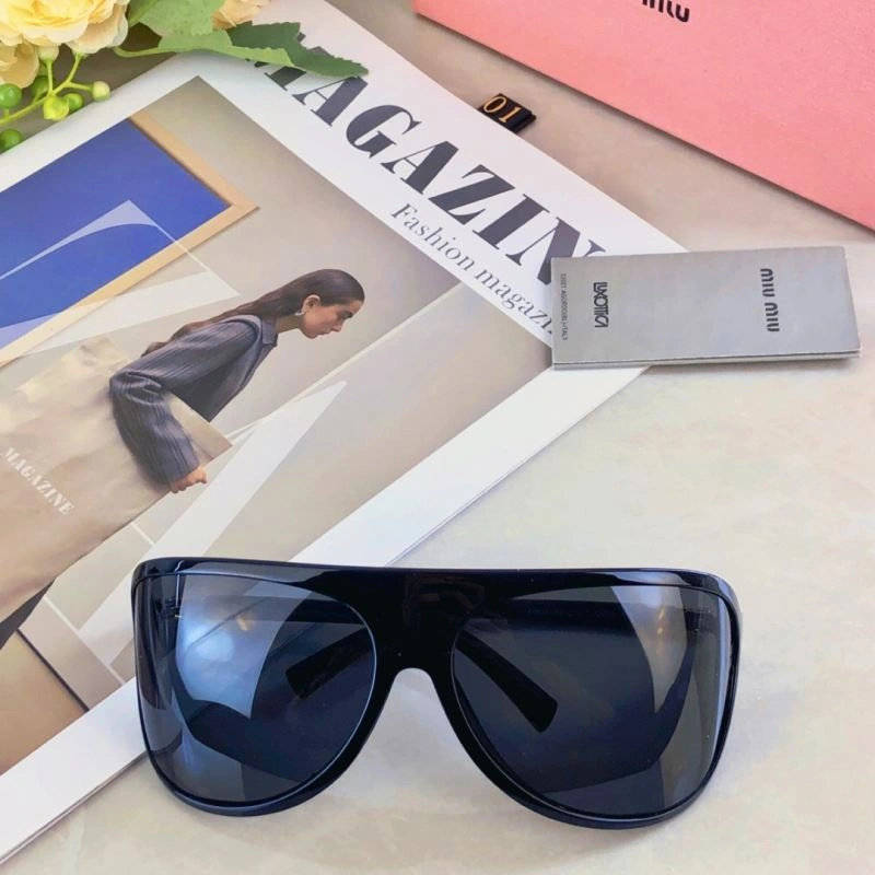 Miu Miu Sunglasses UrbanStyle 281502