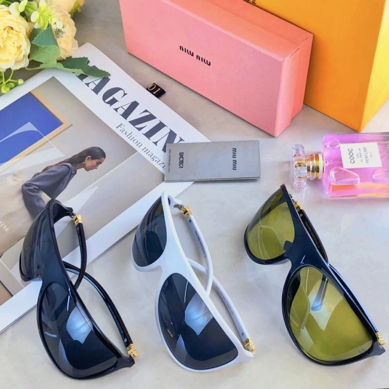 Miu Miu Sunglasses UrbanStyle 281502