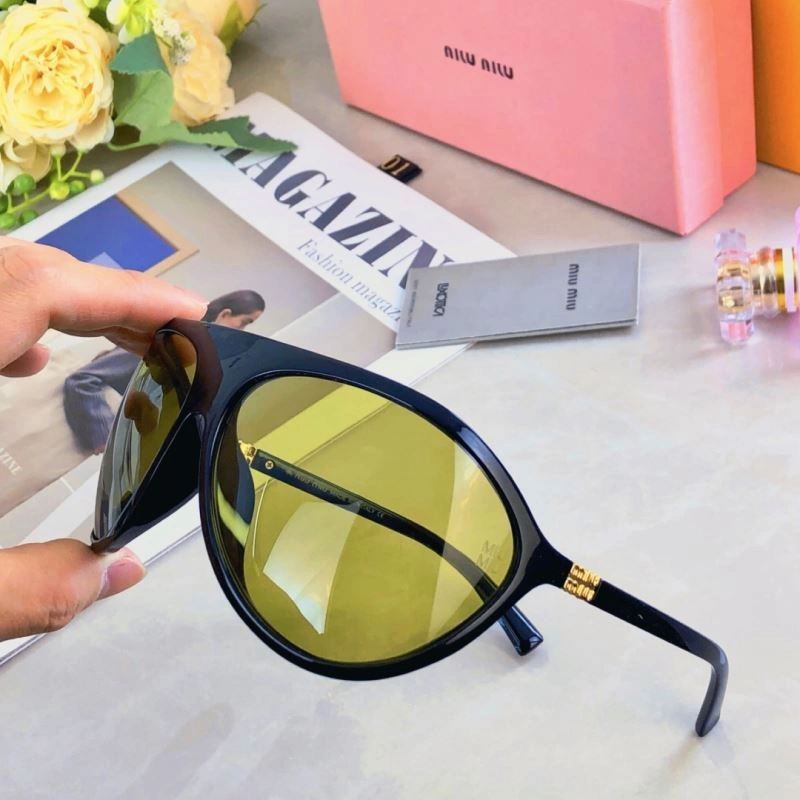 Miu Miu Sunglasses UrbanStyle 281502