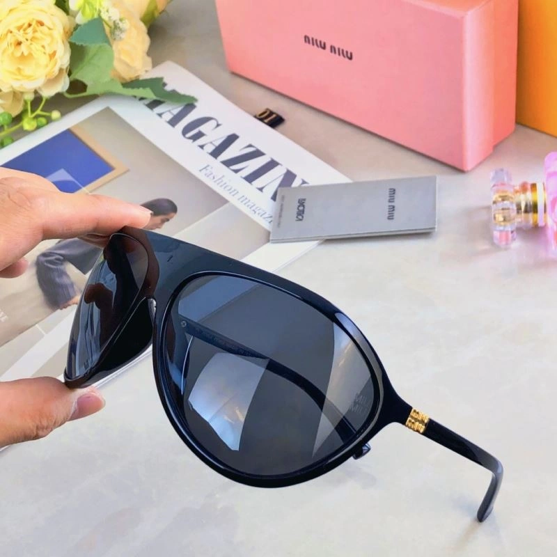 Miu Miu Sunglasses UrbanStyle 281502