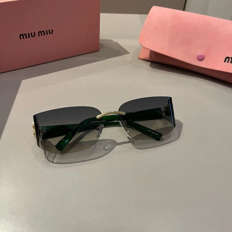 Miu Miu Sunglasses Effortless 281480