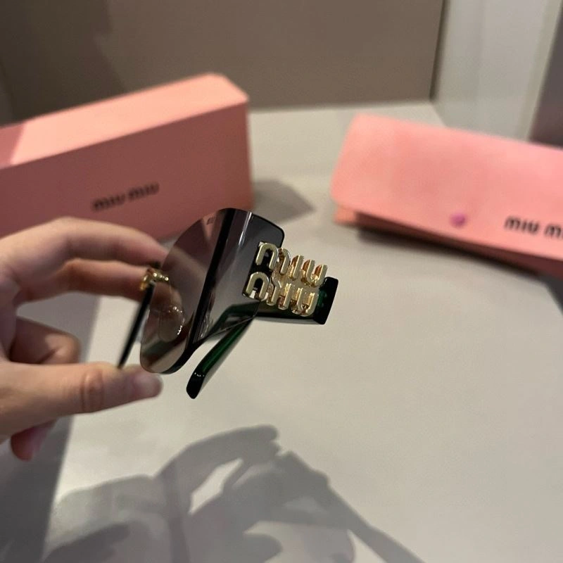 Miu Miu Sunglasses Effortless 281480