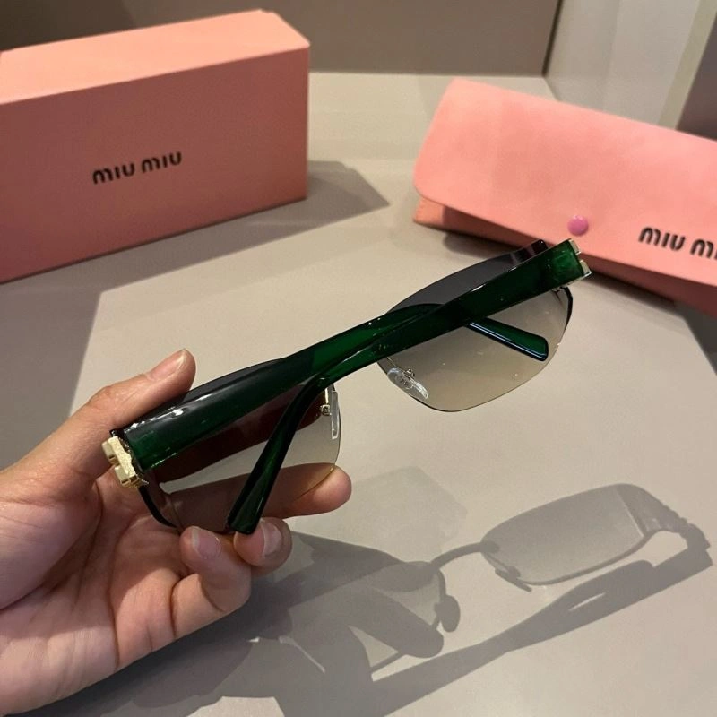 Miu Miu Sunglasses Effortless 281480