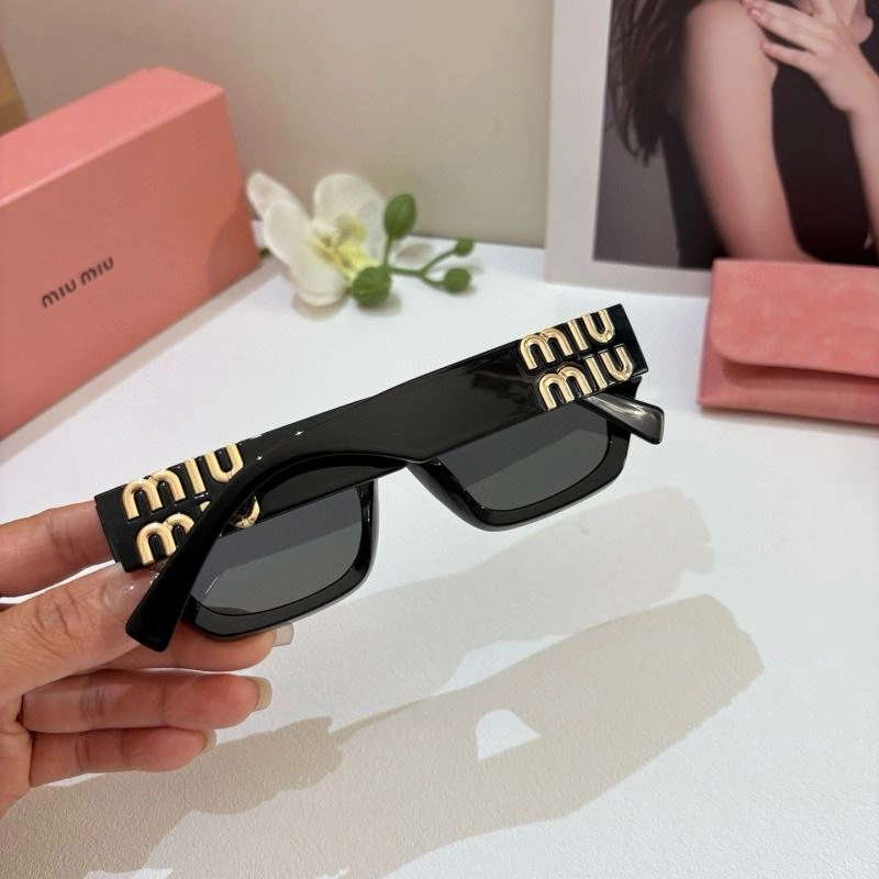 Miu Miu Sunglasses Reliable 281492