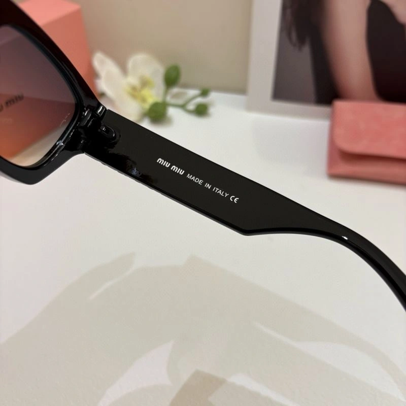 Miu Miu Sunglasses Trendsetting 281482
