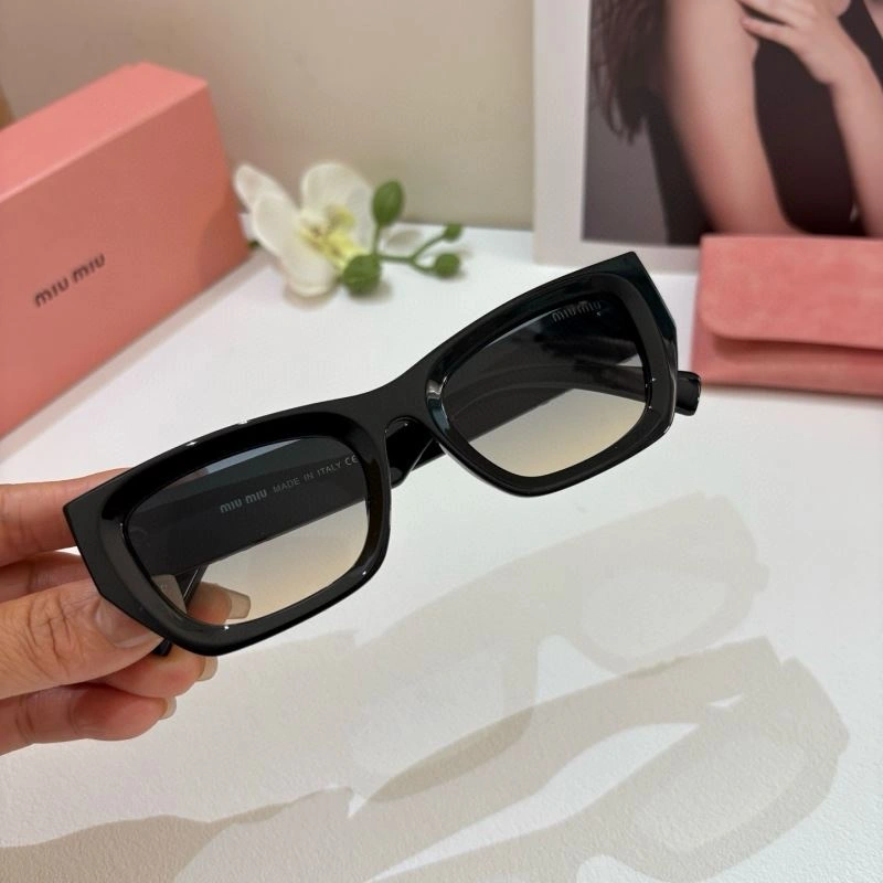 Miu Miu Sunglasses Trendsetting 281482