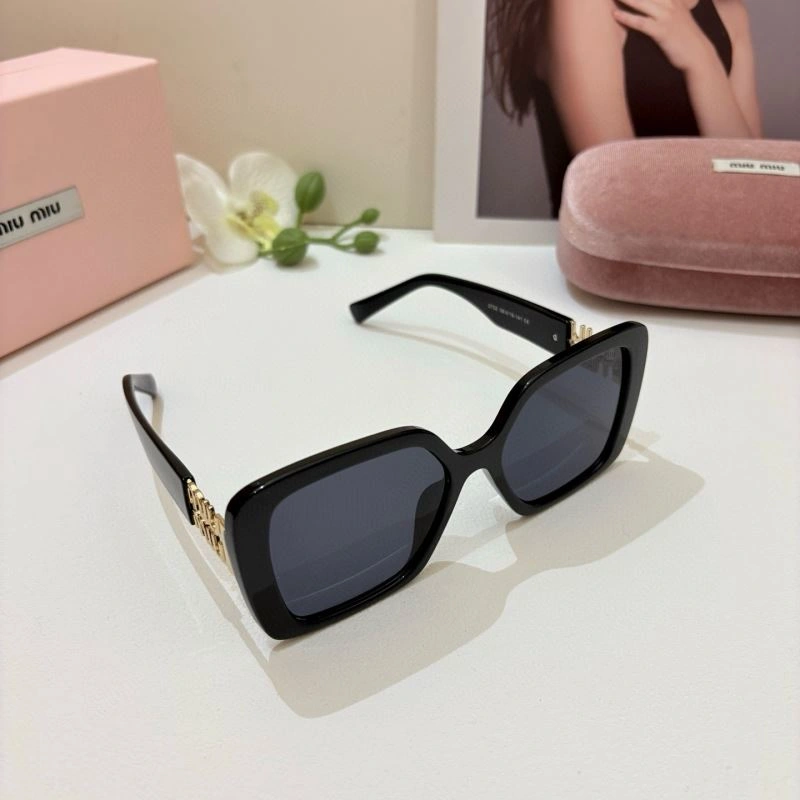 ComfortFit Miu Miu Sunglasses 281488
