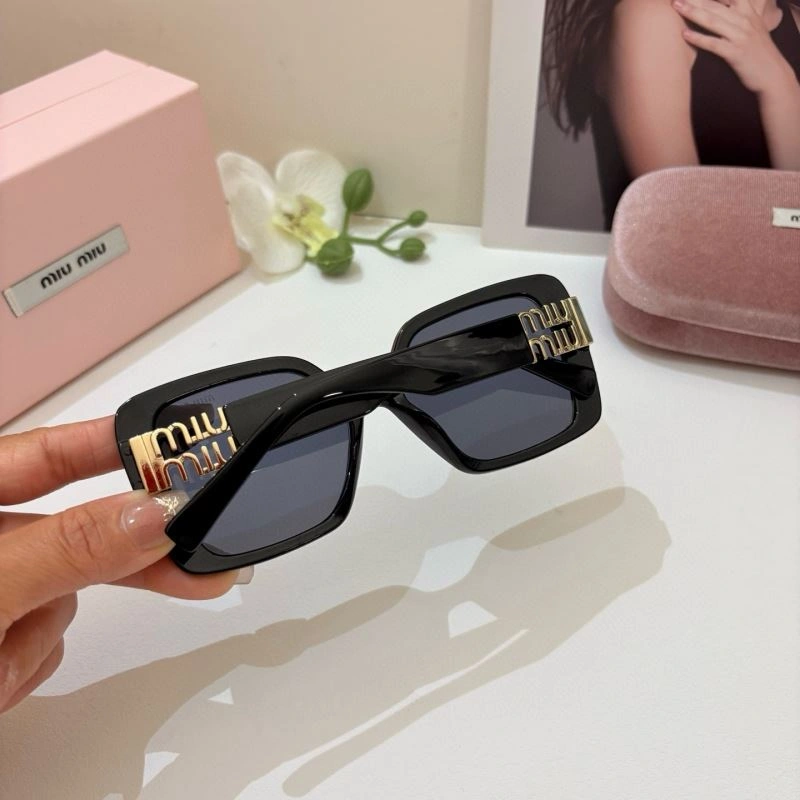 ComfortFit Miu Miu Sunglasses 281488