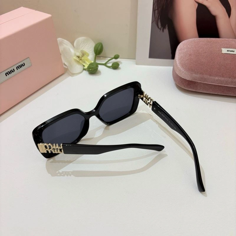 ComfortFit Miu Miu Sunglasses 281488