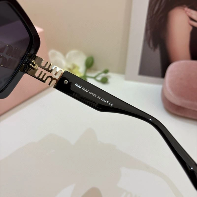 ComfortFit Miu Miu Sunglasses 281488