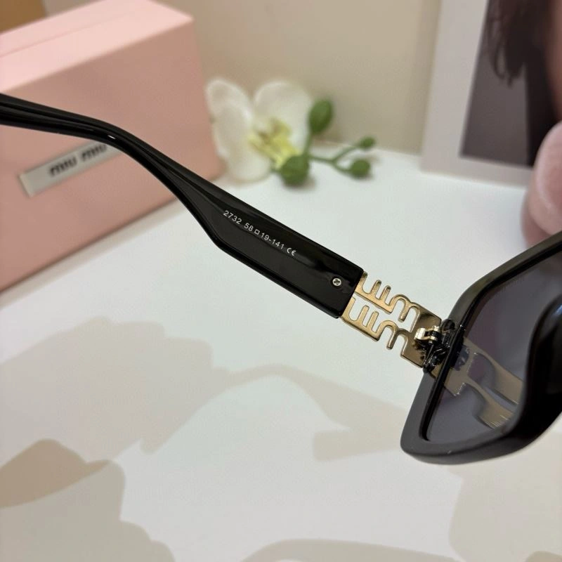 ComfortFit Miu Miu Sunglasses 281488