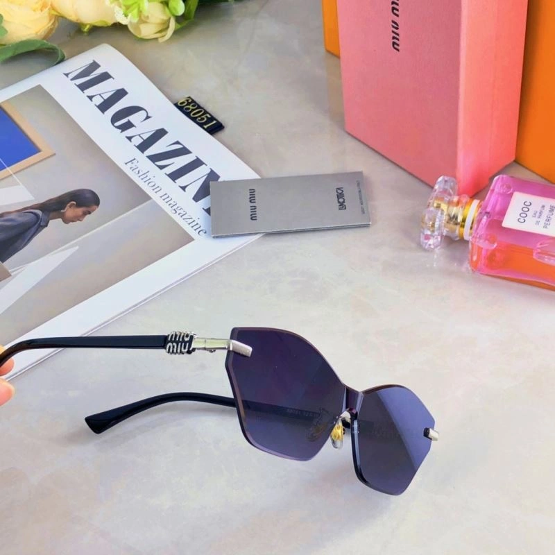 Miu Miu Sunglasses Classic 281477