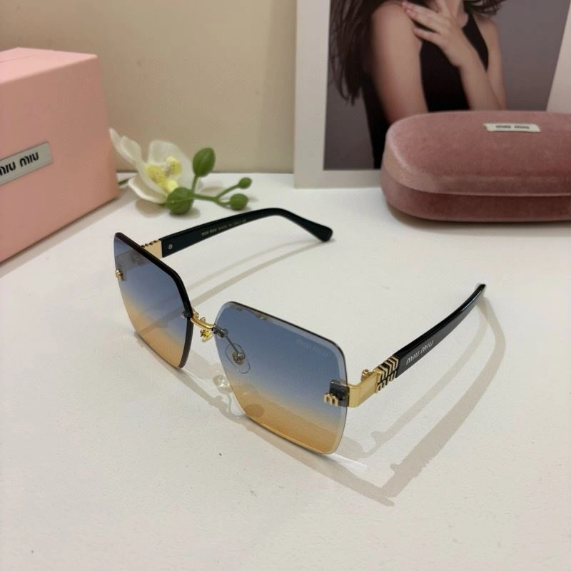 Functional Miu Miu Sunglasses 281471