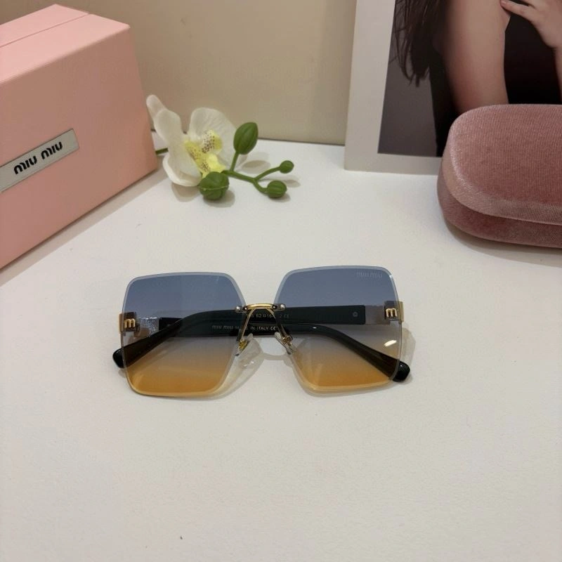 Functional Miu Miu Sunglasses 281471