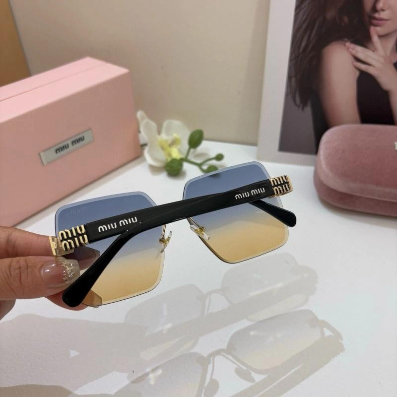 Functional Miu Miu Sunglasses 281471
