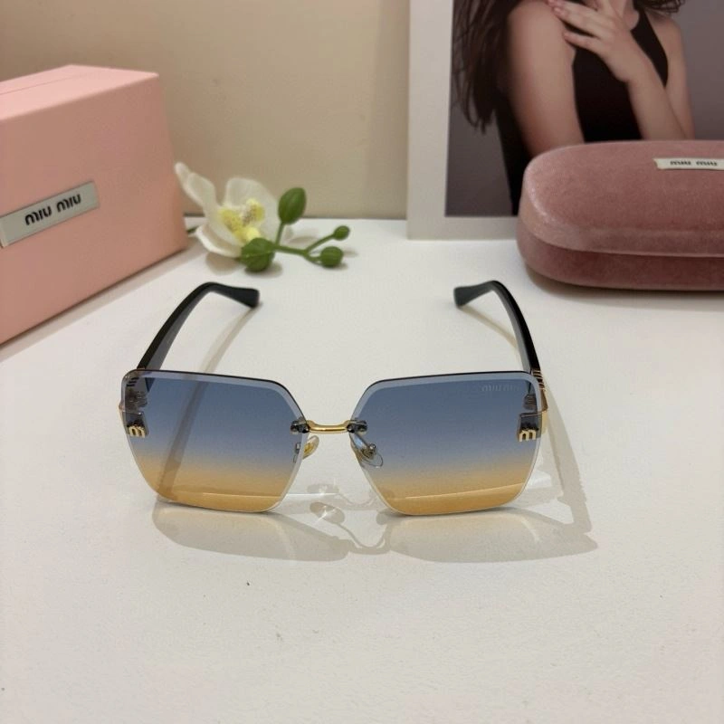 Functional Miu Miu Sunglasses 281471