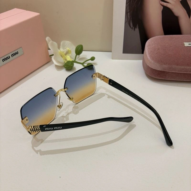 Functional Miu Miu Sunglasses 281471