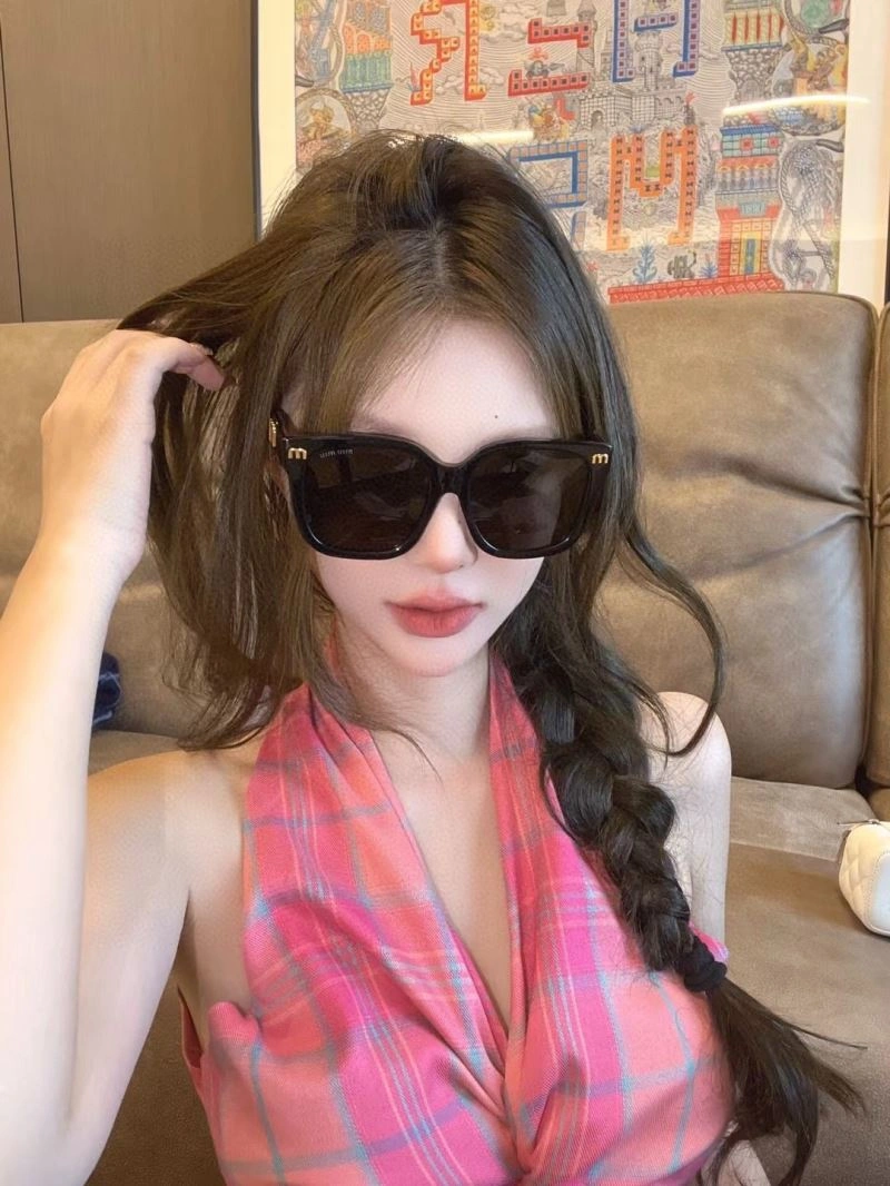 Tailored Miu Miu Sunglasses 281470