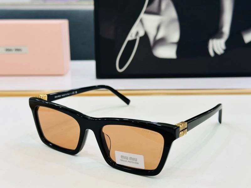 Compact Miu Miu Sunglasses 281465