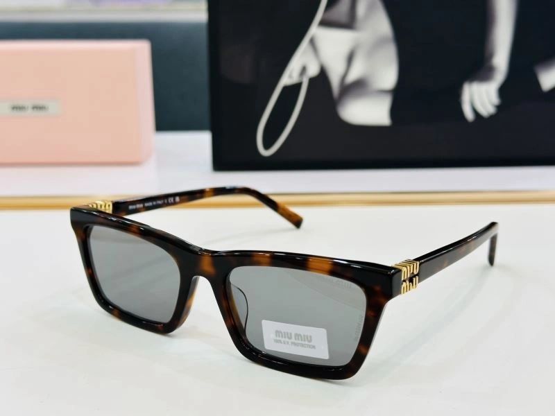 Compact Miu Miu Sunglasses 281465