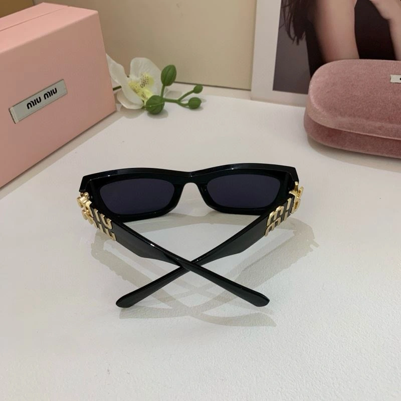 Elegant Miu Miu Sunglasses 281437