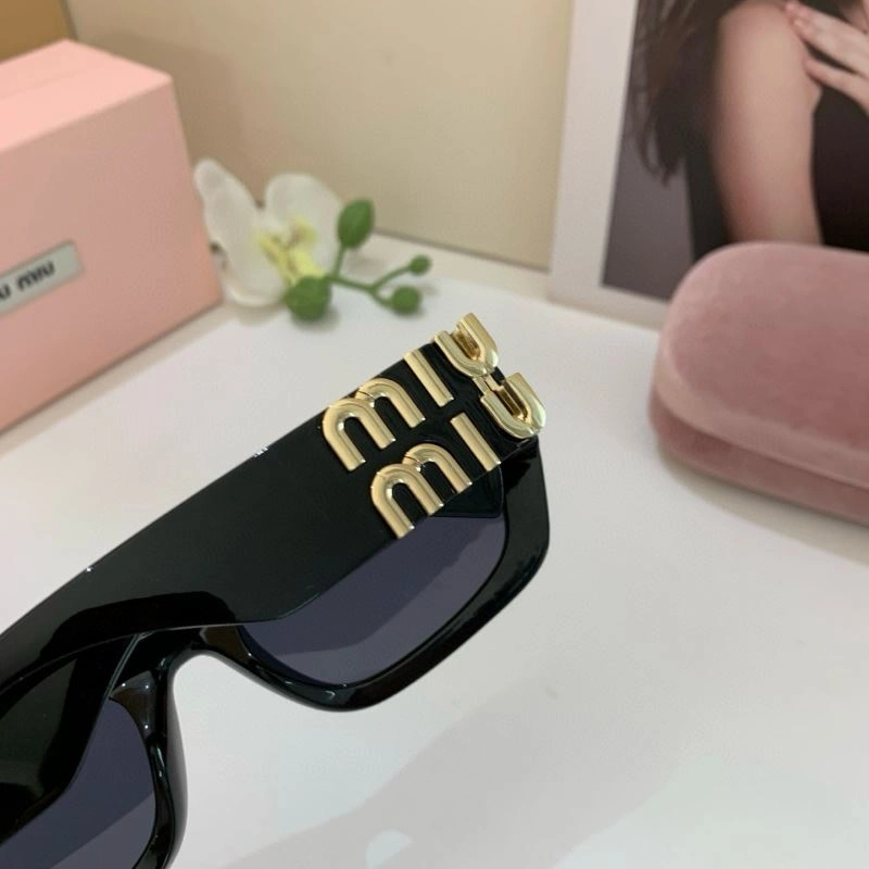 Elegant Miu Miu Sunglasses 281437