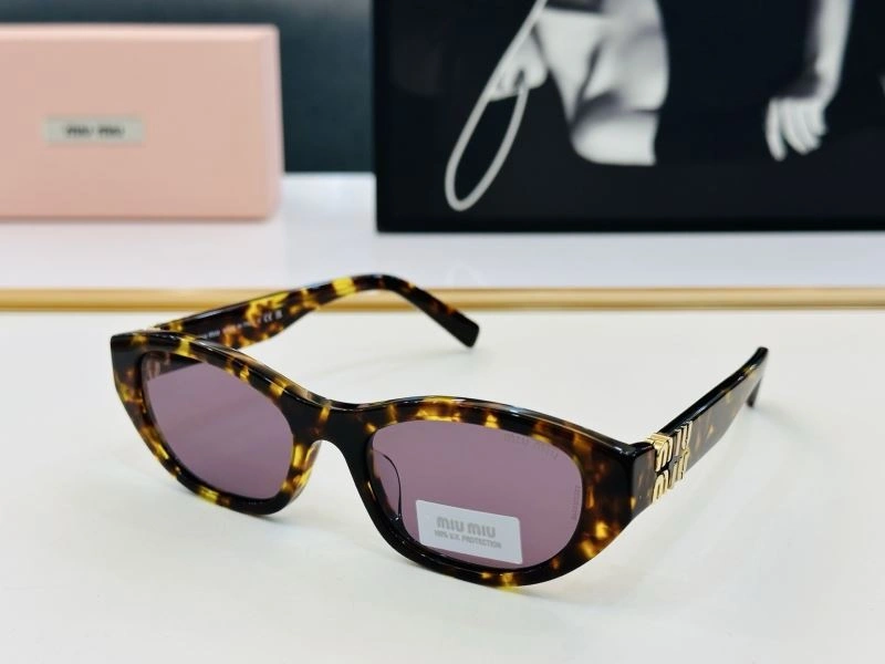 Supportive Miu Miu Sunglasses 281461