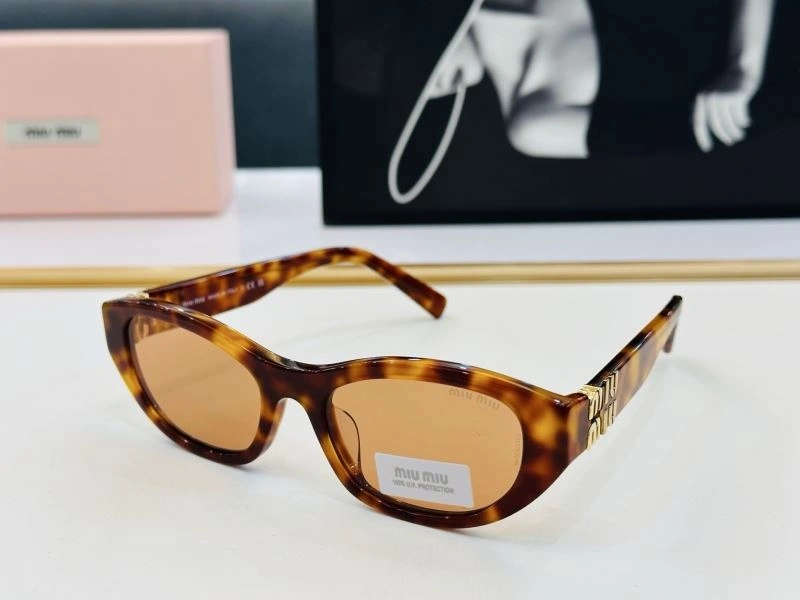 Supportive Miu Miu Sunglasses 281461
