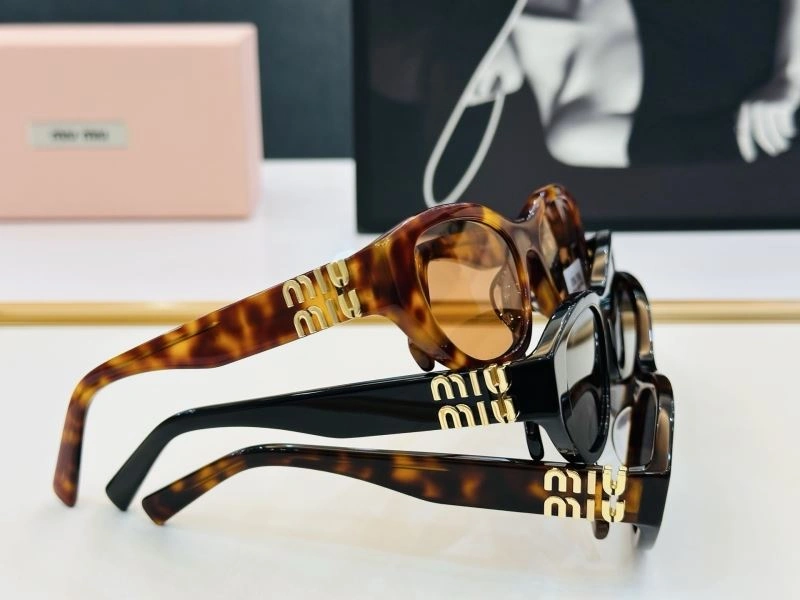 Supportive Miu Miu Sunglasses 281461