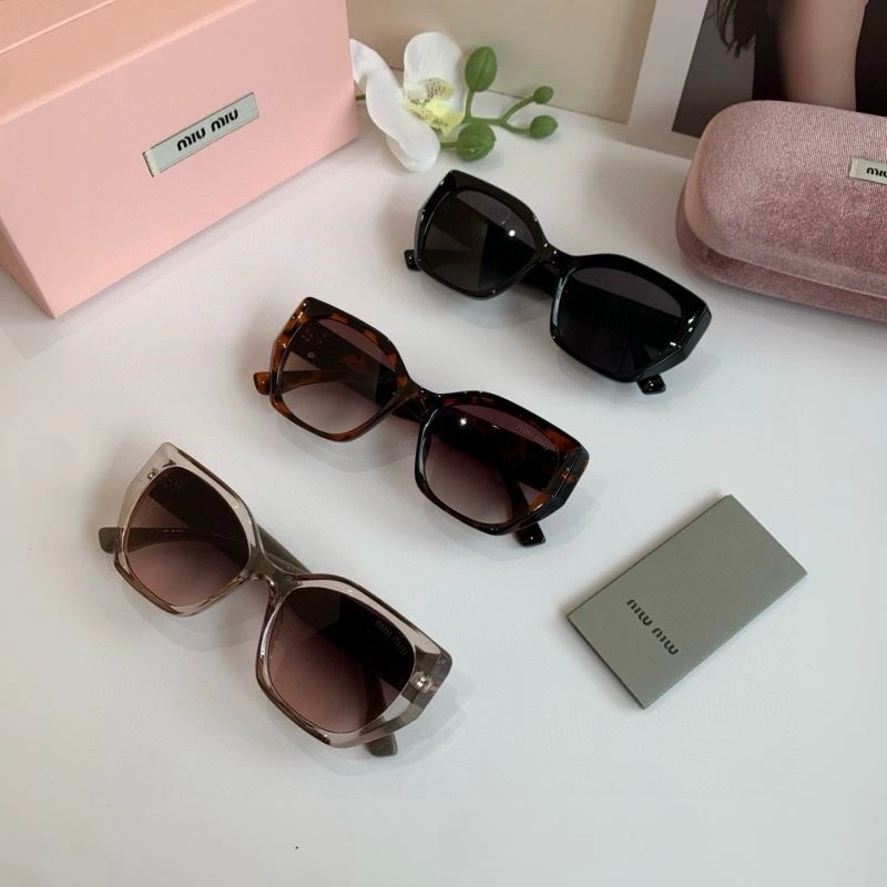 Miu Miu Sunglasses Sporty 281451