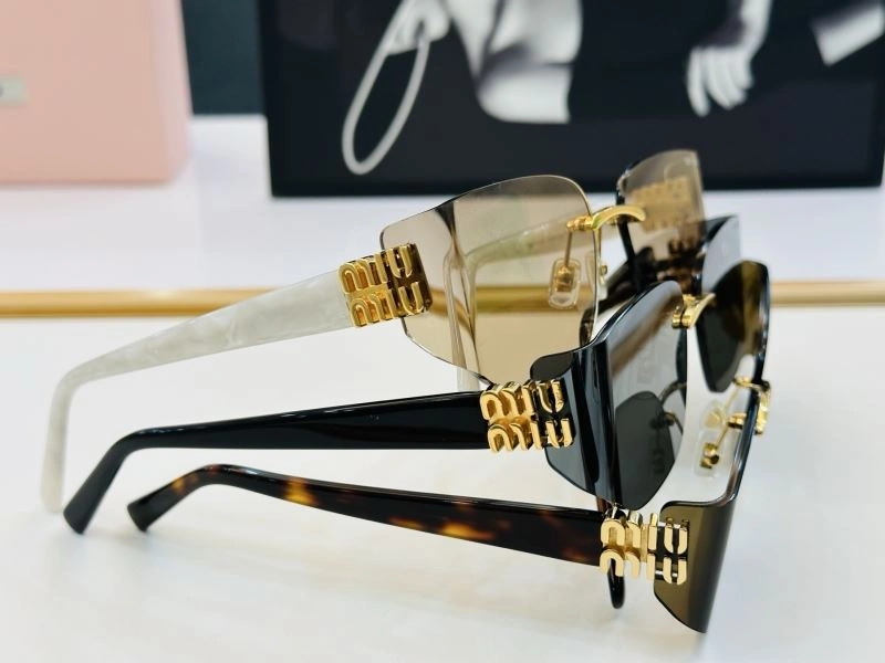 Miu Miu Sunglasses Elegant 281462