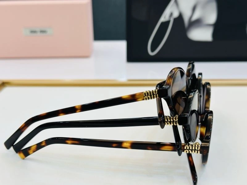 Miu Miu Sunglasses Minimalist 281430