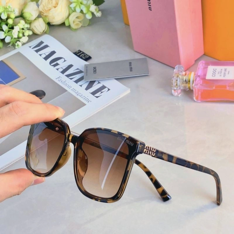 Miu Miu Sunglasses Lightweight 281426